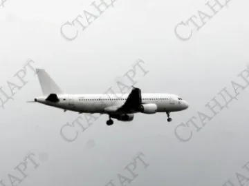 Самолет със съмнения за бомба кацна в София