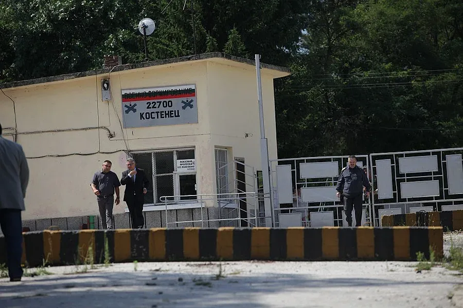 Дъжд от стъкла нарязал работниците в Костенец