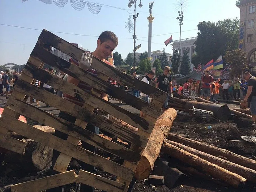 Махат барикадите от Майдана в Киев