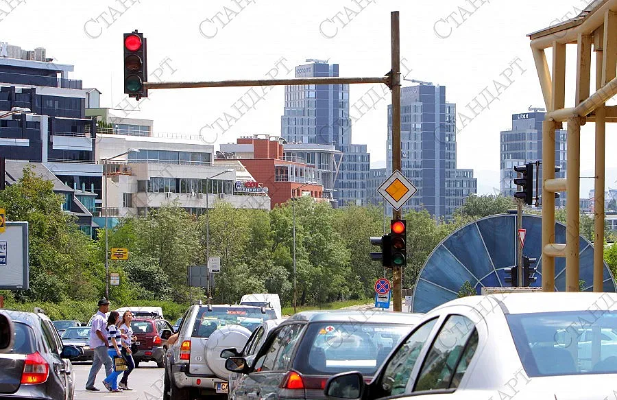 Умни светофари по 170 кръстовища