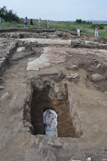 Батков дава 136 000 за църква на 16 века