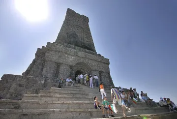 Паника за Шипка и съкровища за 8 млрд. (ОБЗОР)