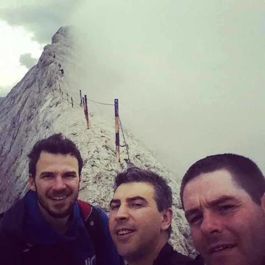 Високи сини планини - звезди почиват по върховете