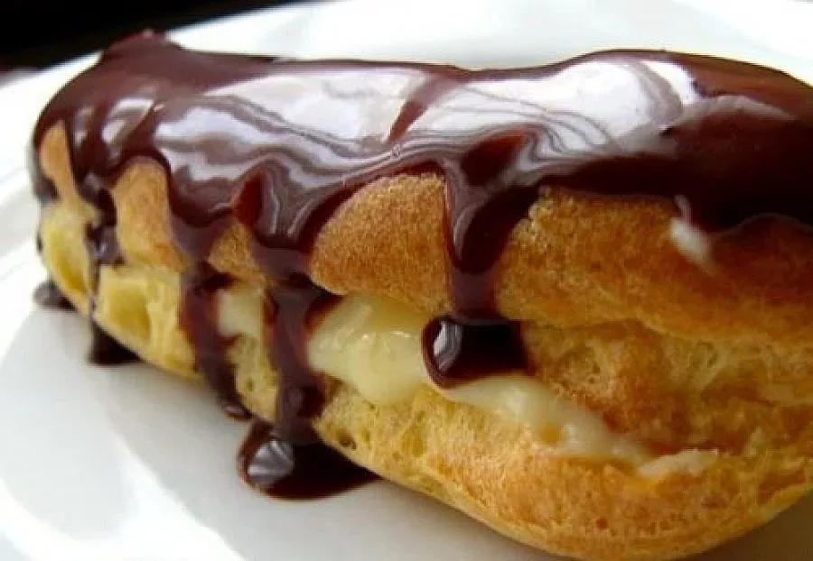 Учениците в Банско се натровили от еклери със салмонела