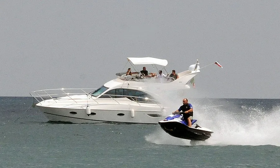 300 джета и 65 лодки за туристи на морето