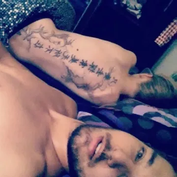 Боби от Революцията показа гаджето си голо