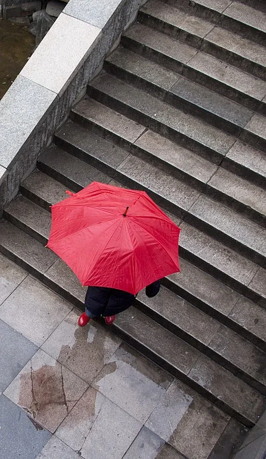 Интензивни дъждове и гръмотевици в четвъртък