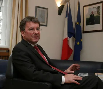 Двамата „протестиращи" посланици получават ордени