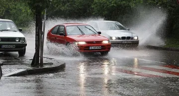 Жълт код за гръмотевици и проливни дъждове в сряда