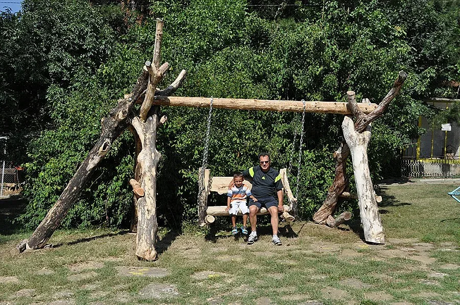 Пейка-люлка посреща влюбените на „Мечешка поляна"