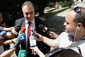 Здравният министър Ненков тръгва със скромна програма