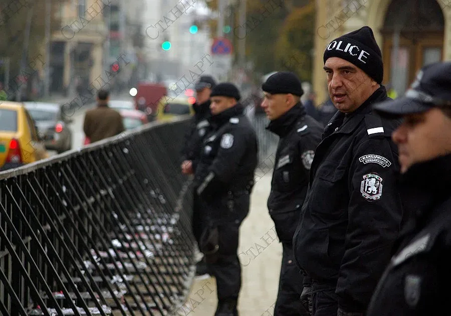 Без заграждения пред парламента