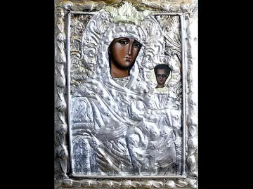 Опашки пред Богородица Златна ябълка в храмовете 