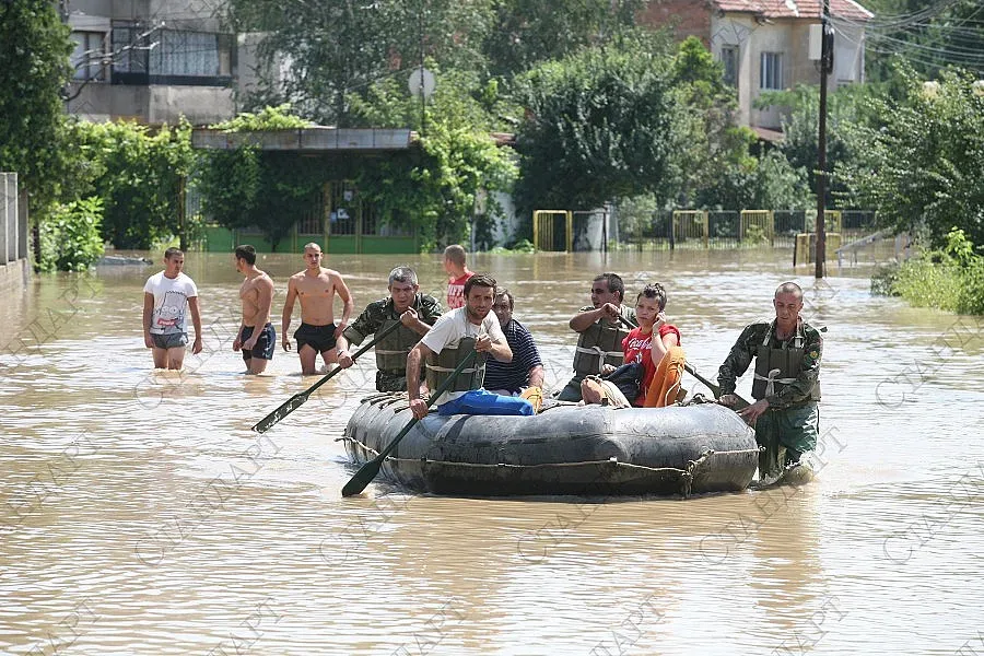 Водата в Мизия се оттегля, няма втора жертва