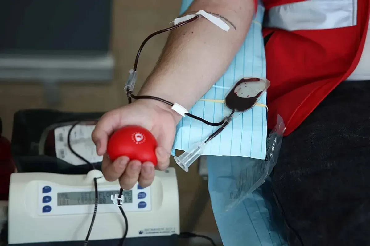 Даряваш кръв – получаваш два билета за театър