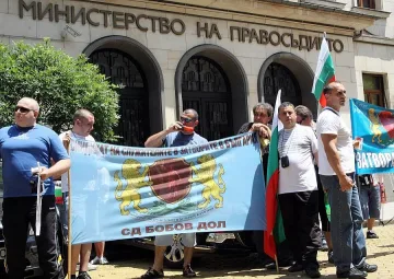 Служителите в затворите протестират от днес