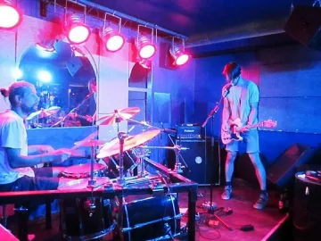 Немска банда пее на български