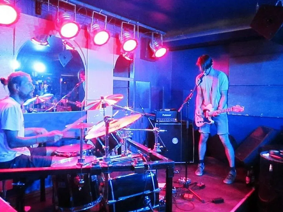 Немска банда пее на български