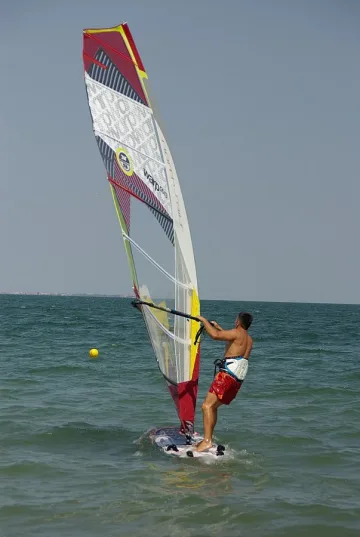 Сърф маниаци обсадиха южния плаж в Слънчев бряг