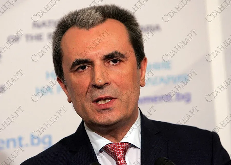 Орешарски оставил буфери в хазната