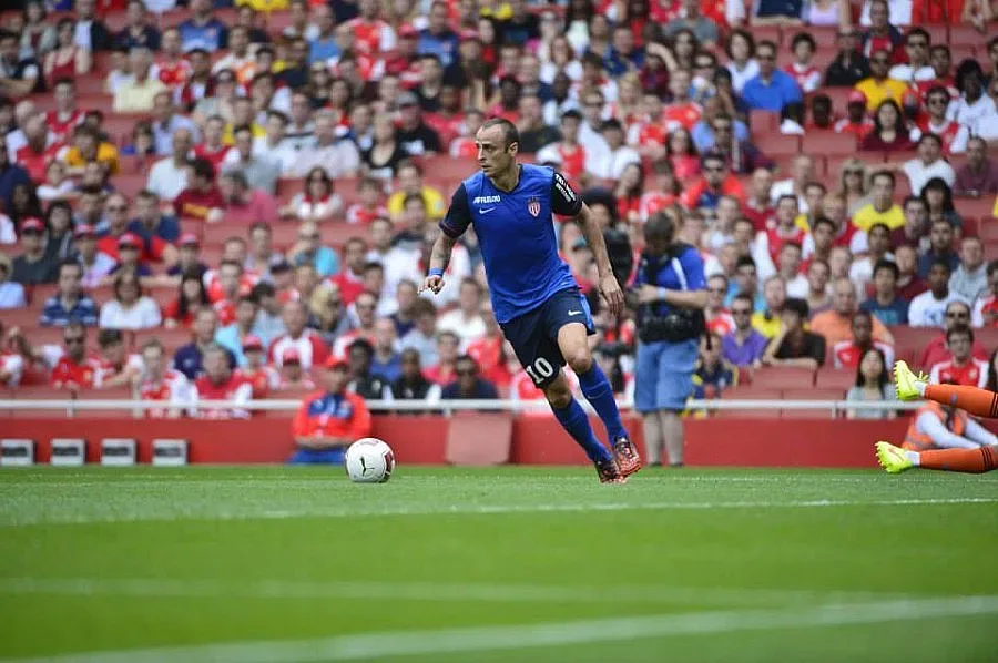 Освиркваха Бербатов на "Емирейтс"