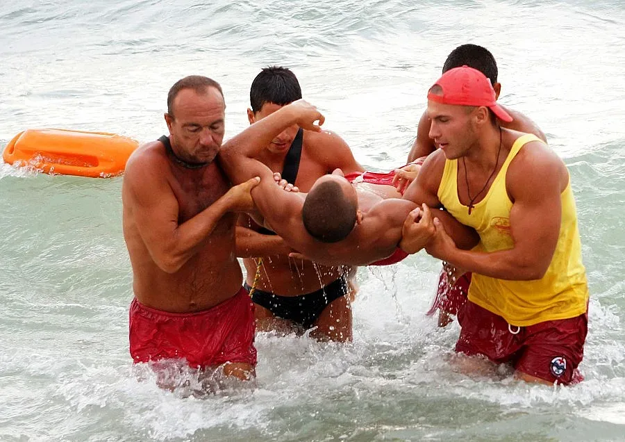 Червен флаг във  Варна за Илинден