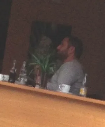 Кривия  гони каръка с брада 