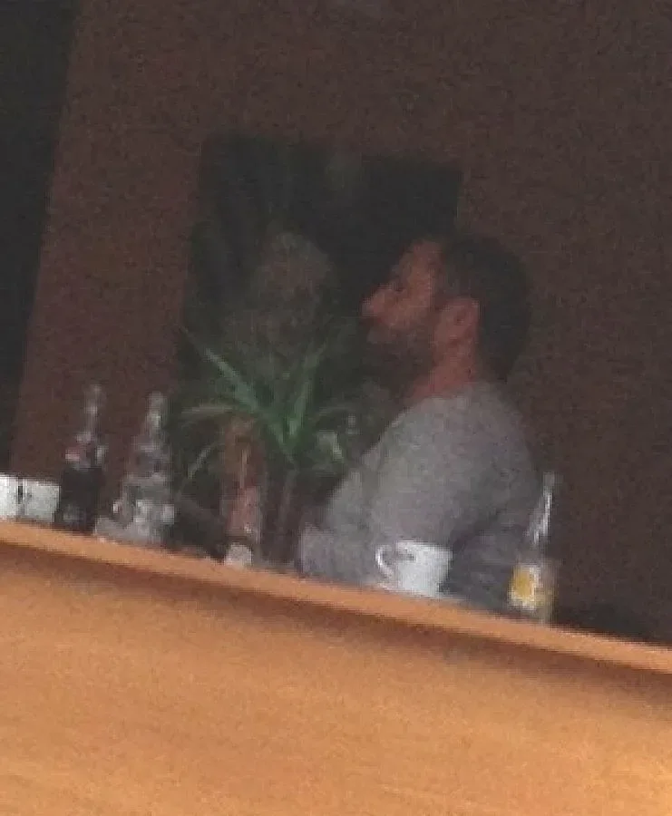 Кривия  гони каръка с брада 