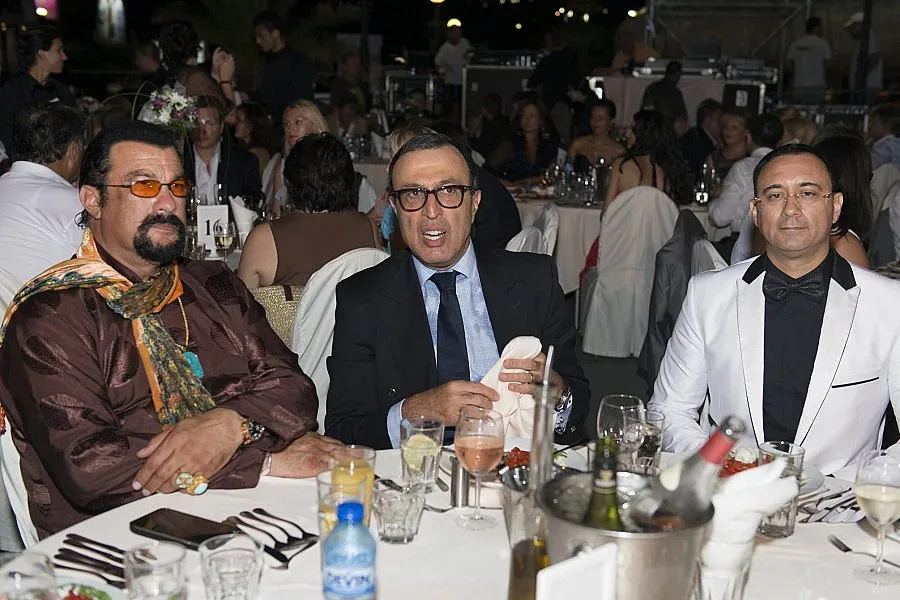 Стивън Сегал купонясва на ВИП парти при братя Диневи