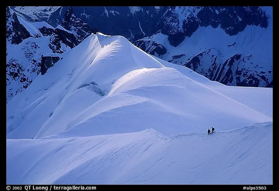 Двама белгийски алпинисти загинаха на Монблан