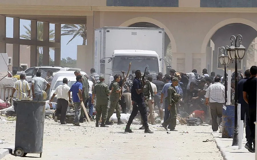 Великобртания затваря посолството си в Либия