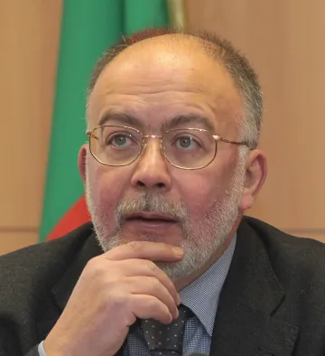 Никой не подписва празен чек