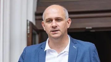 Честит да е шефът на Народния театър Васил Василев!