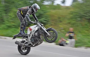 Рокери блокират пътя за София