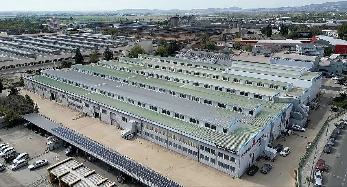 Легендарна чорапена фабрика стана оръжеен завод. Позлатява наш град (СНИМКИ)