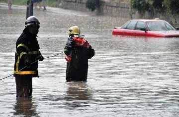 Части от страната под вода заради проливния дъжд (ОБНОВЕНА)