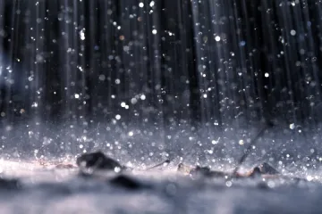 Август идва с гръм и трясък