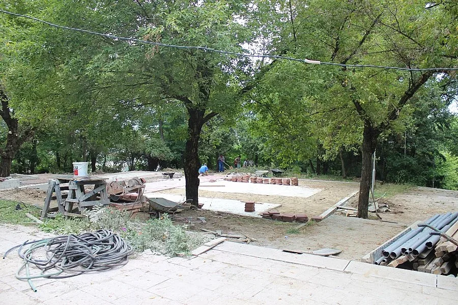 Ударно ремонтират любим парк на благоевградчани