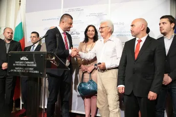 Ставаш мишена, ако атакуваш статуквото