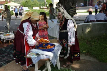 Черешово топче гръмна за фестивала на прасковата