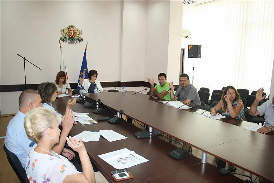 Очертаха 100 км предпазна зона срещу „синия език”