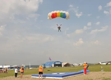 46 скачат с парашути край село Ерден