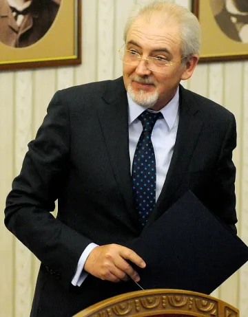 Местан: Гледаме на актуализацията през призмата на партиите