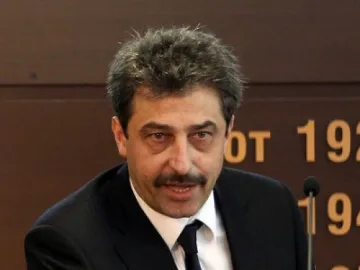 "Дер Щандарт": Тежки обвинения заплашват Цветан Василев