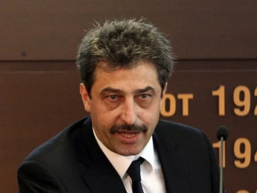 "Дер Щандарт": Тежки обвинения заплашват Цветан Василев