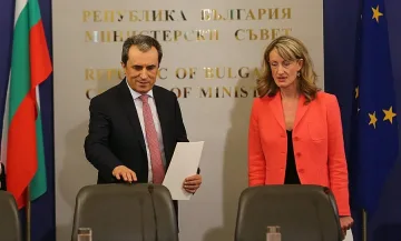 Кабинетът отчете успешно, но нестабилно управление