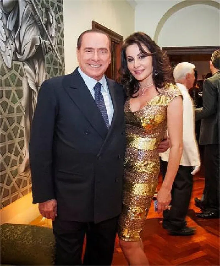 Берлускони иска съвет от Дарина