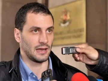 Матей си намалил заплатата