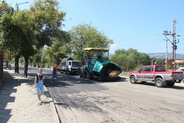Асфалтират градски и селски улици в Благоевградско