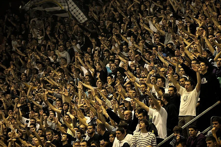 Сръбски фенове вилнеят в Разград